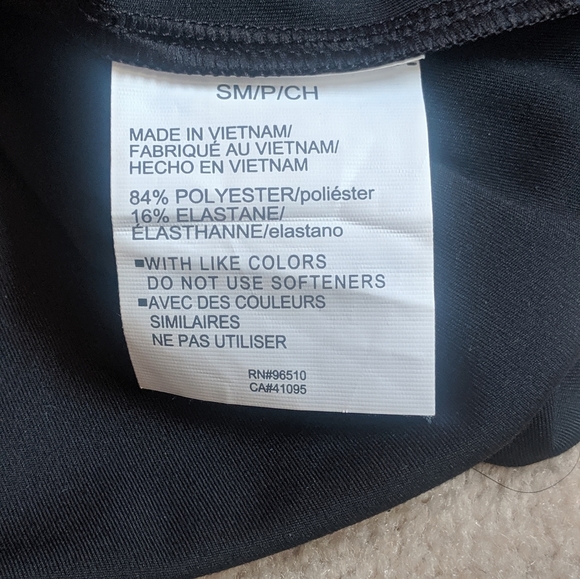 NWT Under Armour long sleeve Black top (S) - Picture 10 of 12